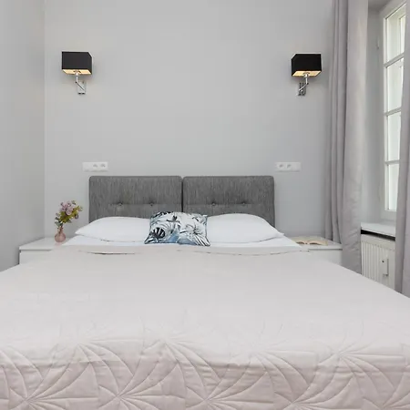 City Center Aparthotel Chmielna By Noclegi Renters-2